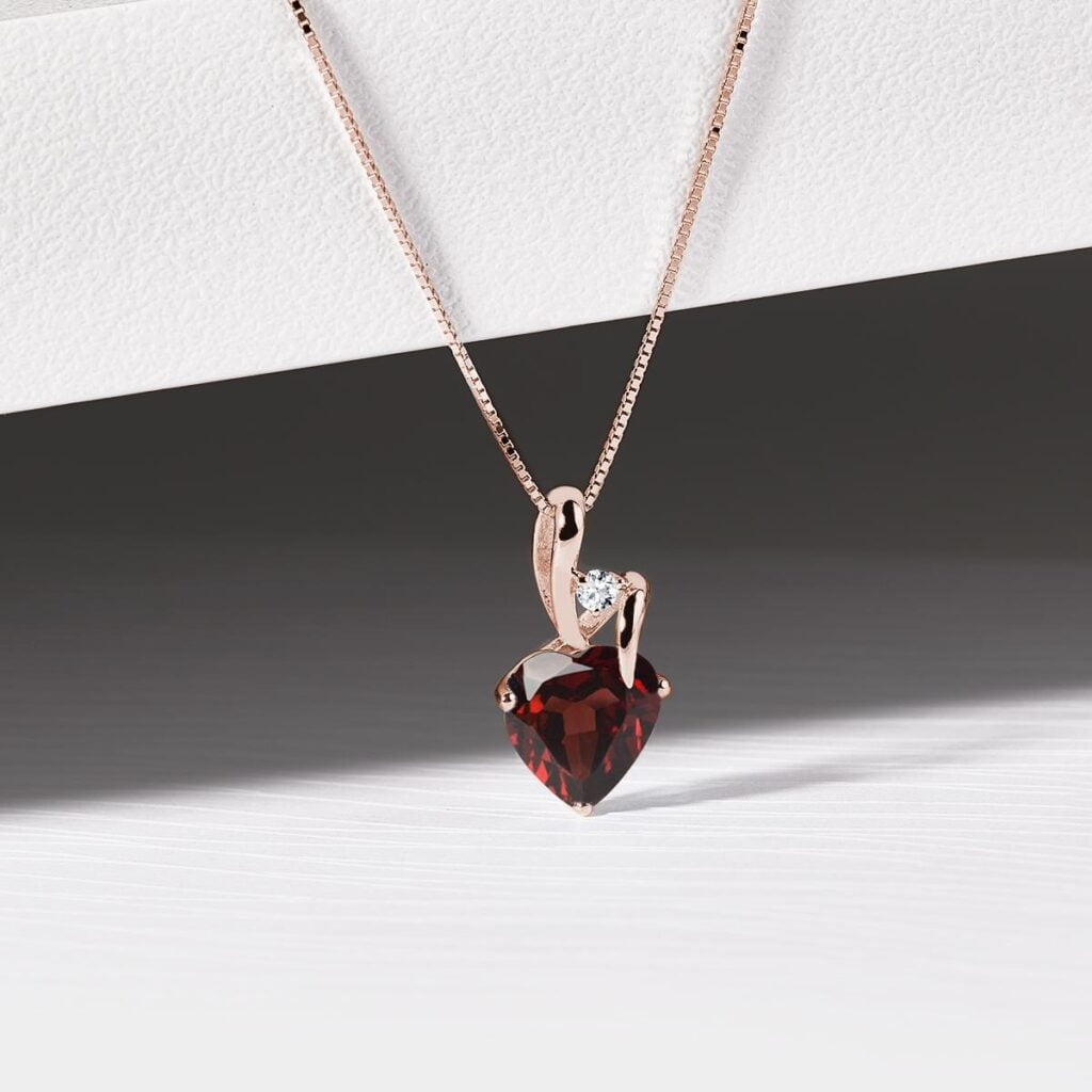 Modern garnet jewelry
