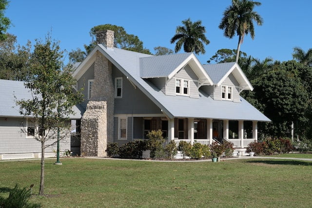 Selling a House Made Easy: Tips From the Pros