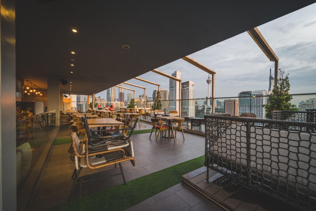 Where to Stay in the UK Hotels Close to Iconic City Attractions