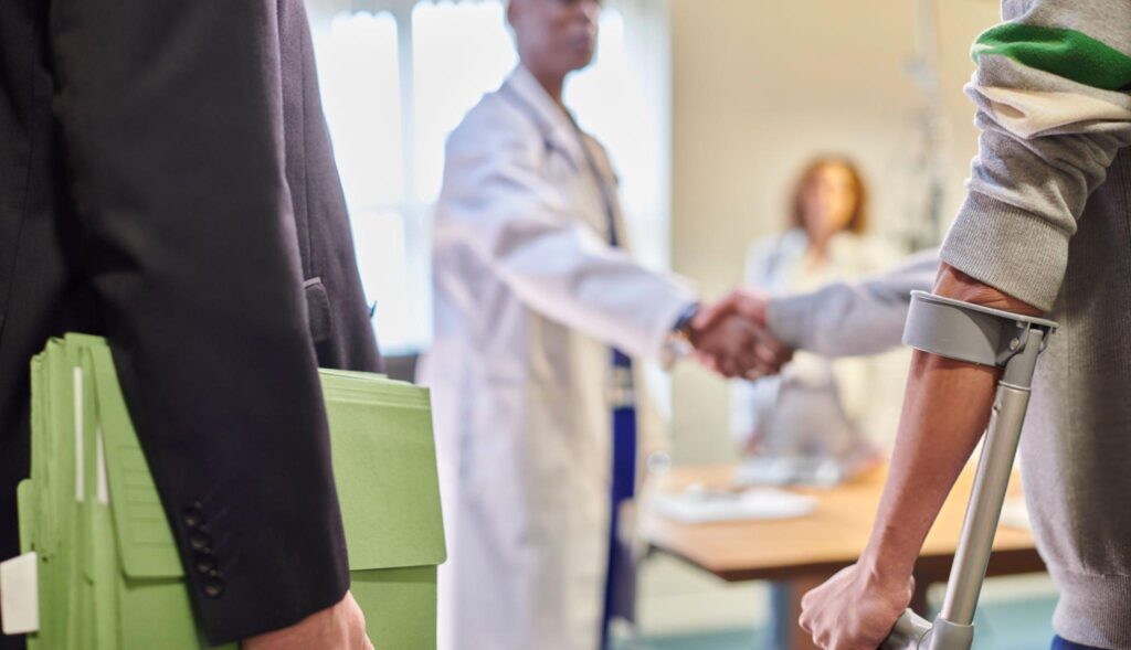 The Difference Between Settlement and Trial in Personal Injury Law
