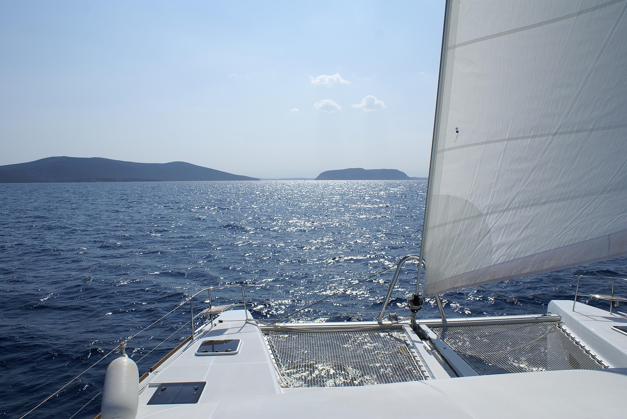 Catamaran vs. Yacht Charters
