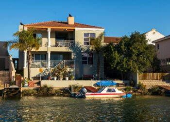 plan a luxury trip without overspending