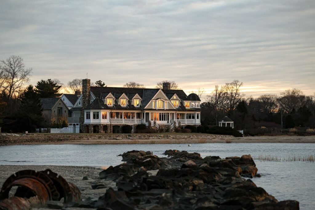First-time travelers planning a vacation home rental with a checklist, budget, and travel essentials.