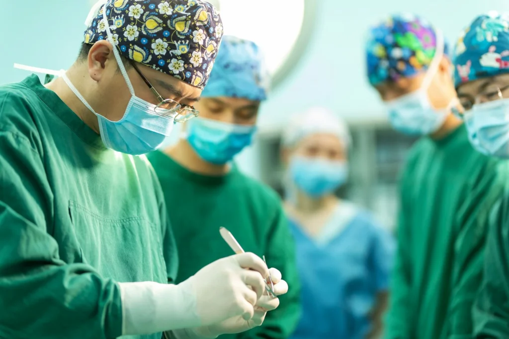 Surgeons wearing ergonomic medical scrubs during an operation, showcasing comfort-focused medical apparel trends in 2026.